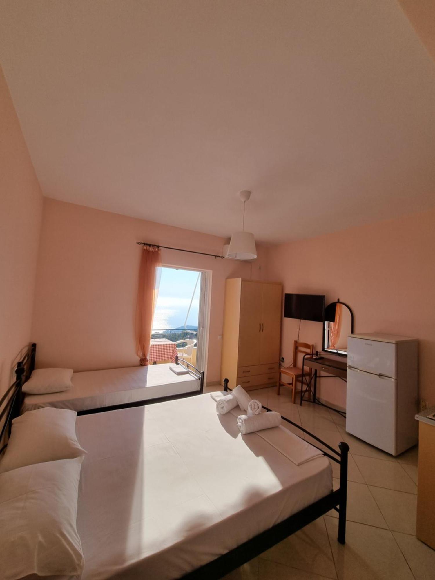Let Rooms Lukova ภายนอก รูปภาพ