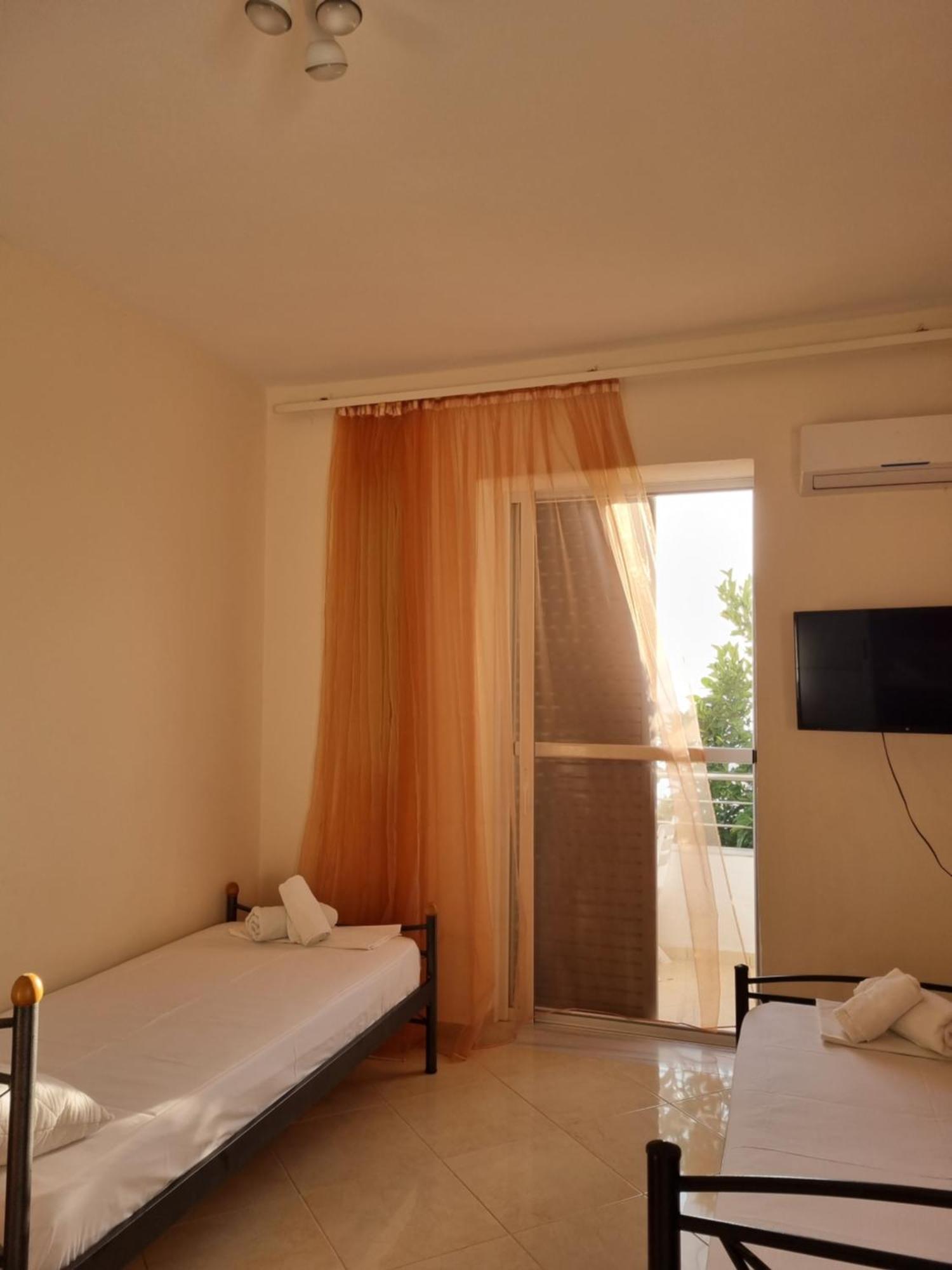 Let Rooms Lukova ภายนอก รูปภาพ