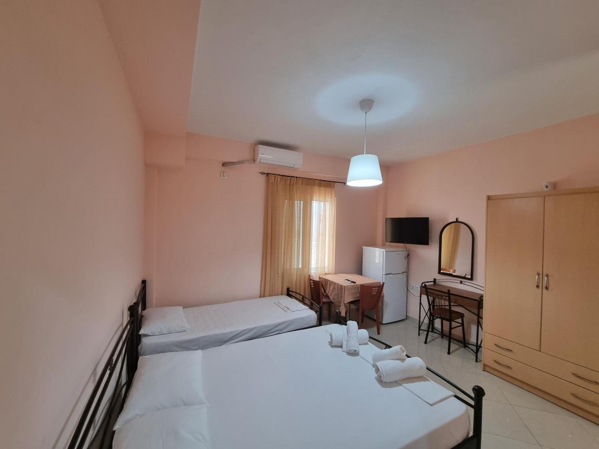 Let Rooms Lukova ภายนอก รูปภาพ