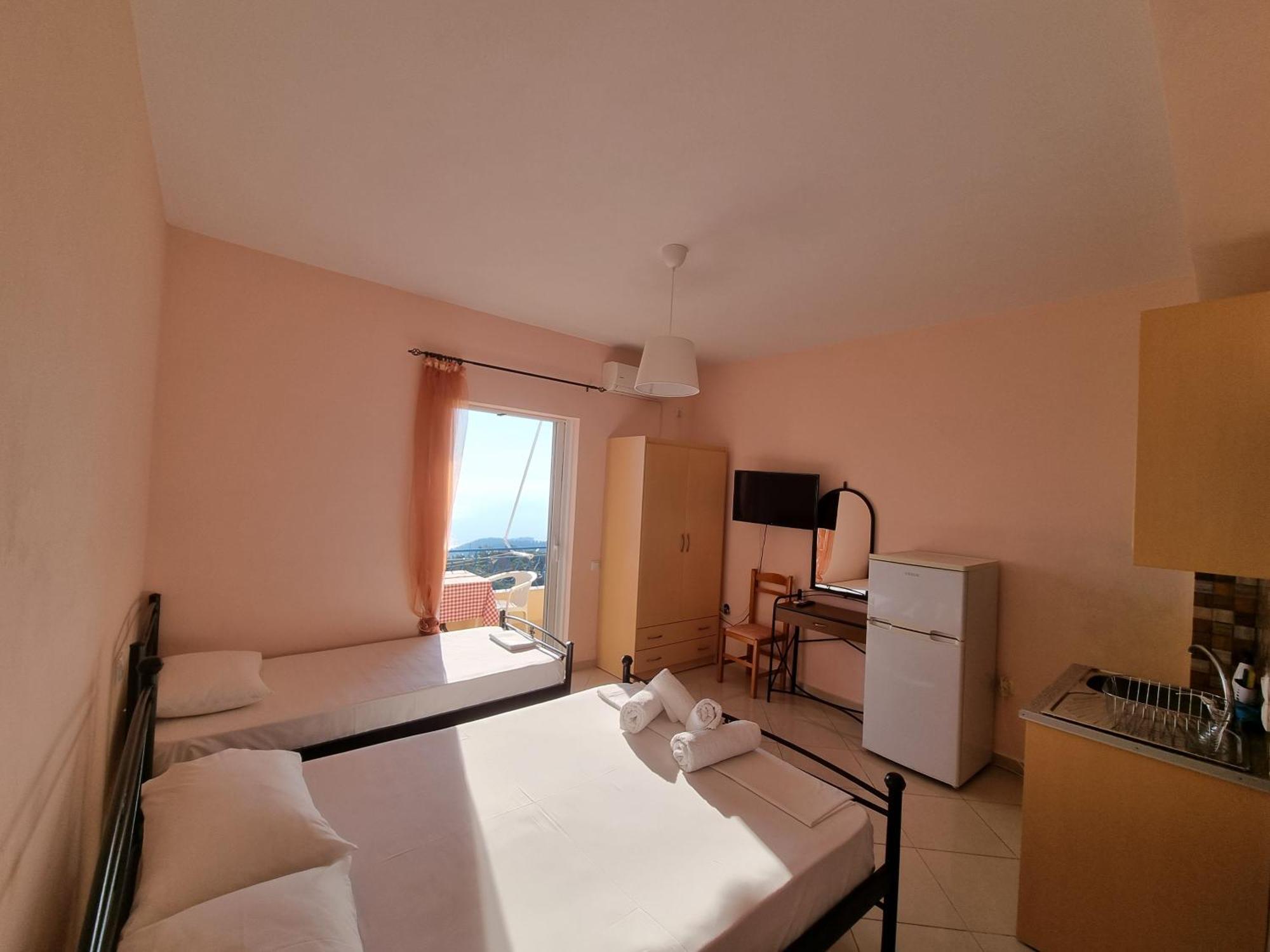 Let Rooms Lukova ภายนอก รูปภาพ