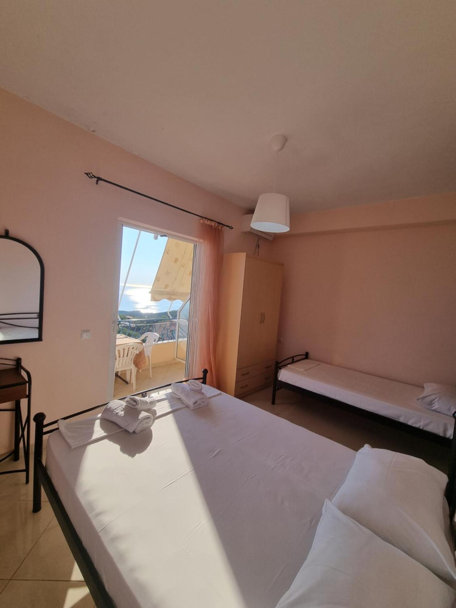 Let Rooms Lukova ภายนอก รูปภาพ