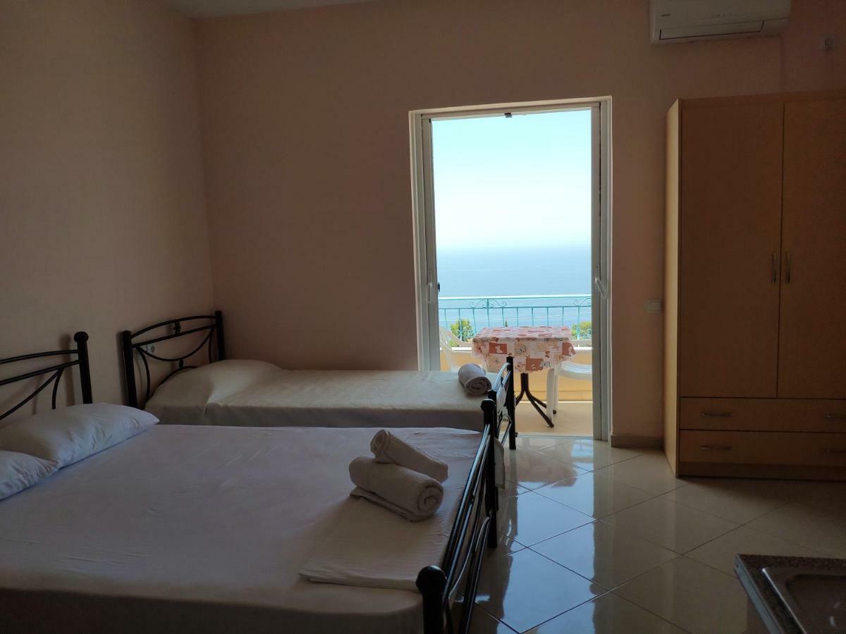 Let Rooms Lukova ภายนอก รูปภาพ