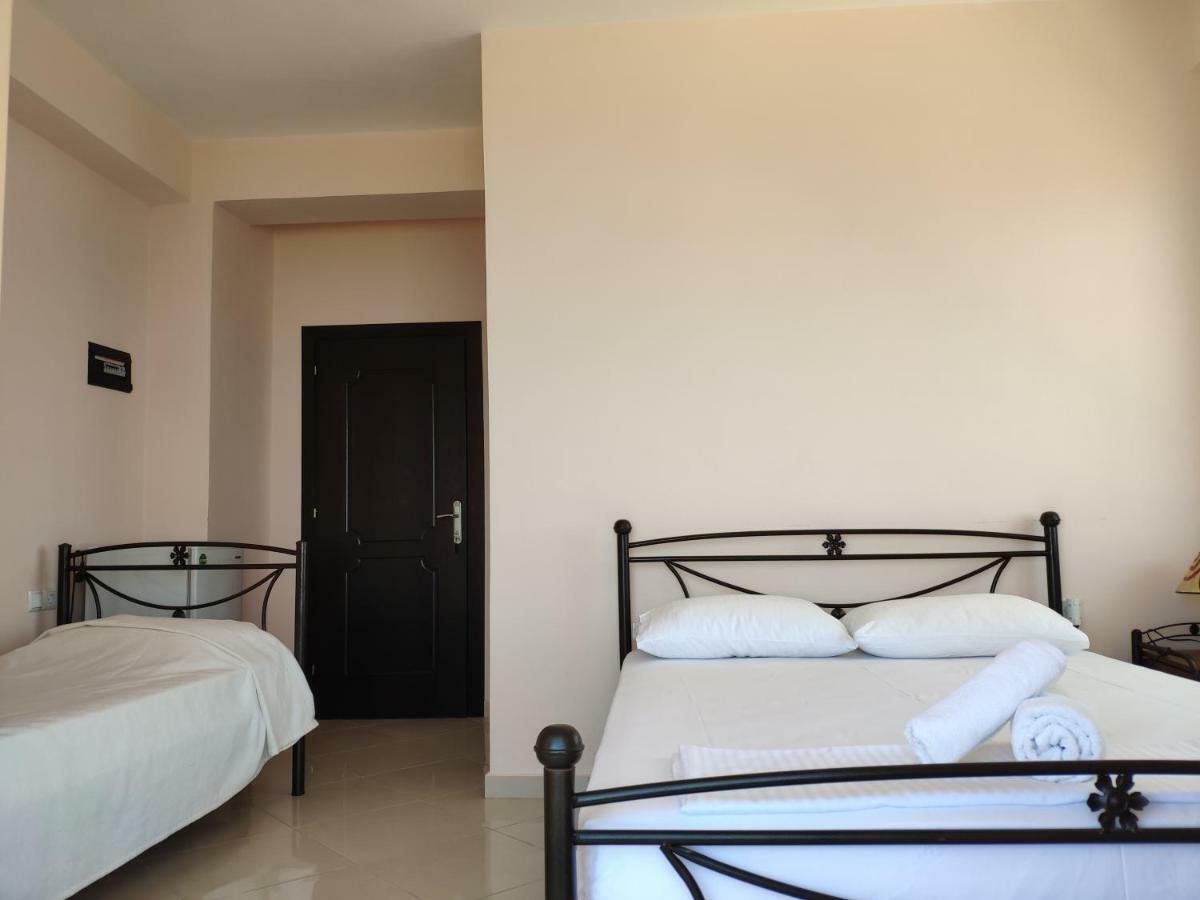 Let Rooms Lukova ภายนอก รูปภาพ
