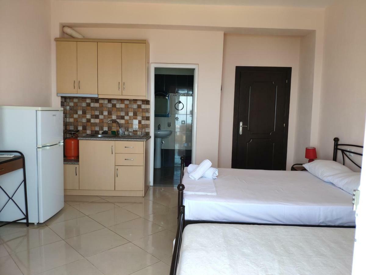 Let Rooms Lukova ภายนอก รูปภาพ